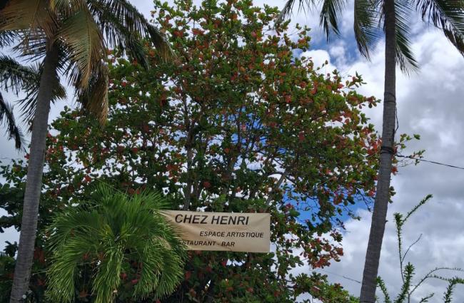 CHEZ HENRI