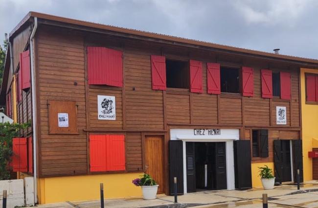 CHEZ HENRI
